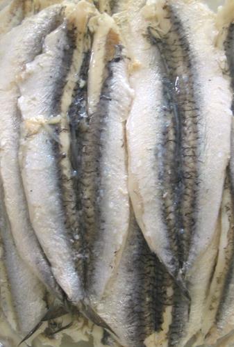 Natural marinated anchovies